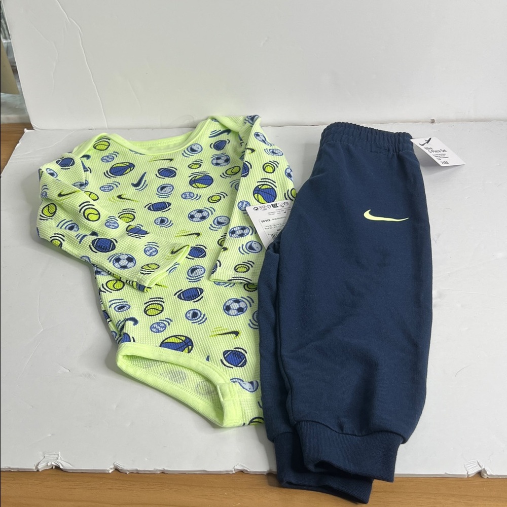 Kids Nike Set - Picture 3 of 8